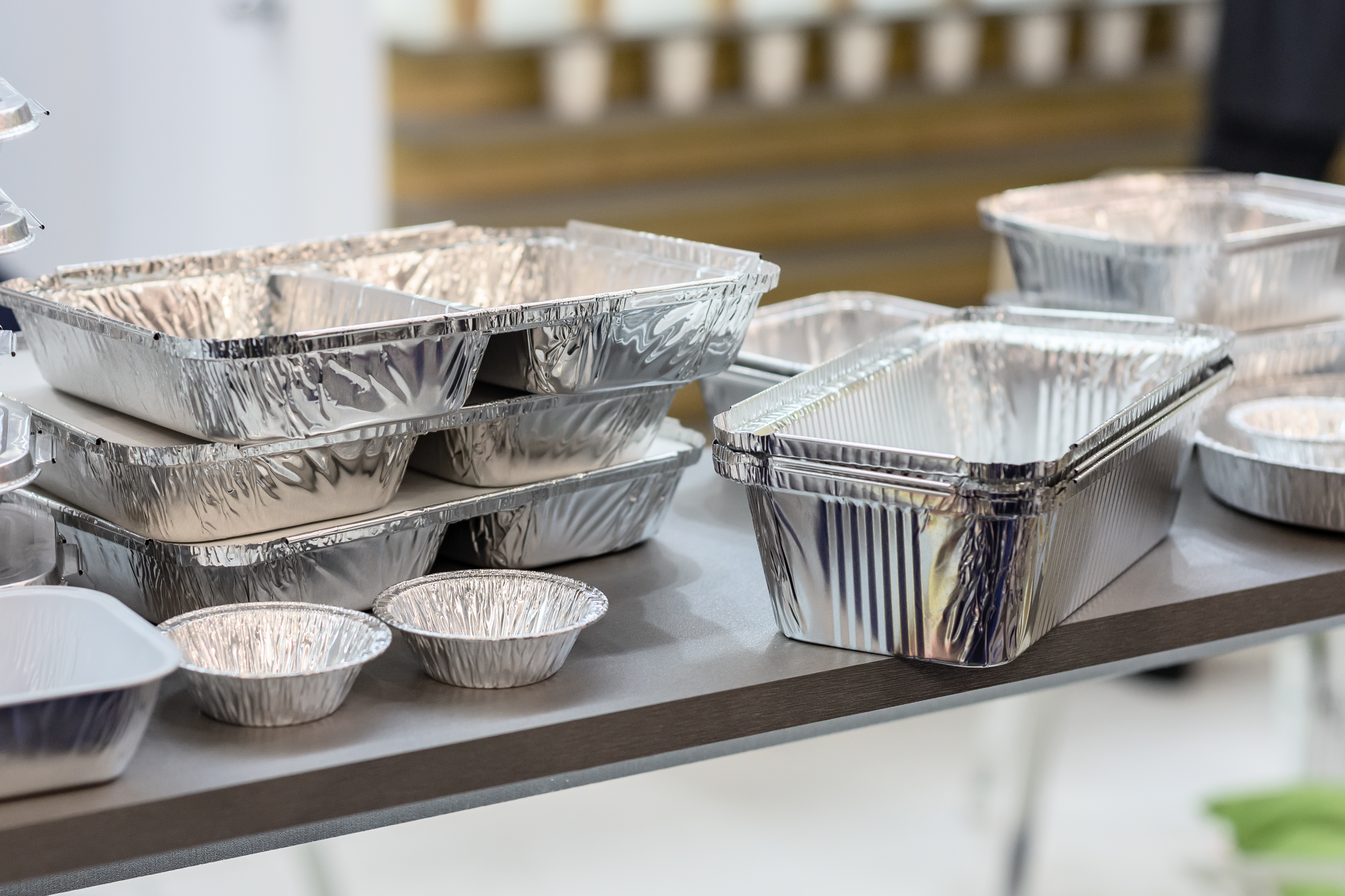 A,Lot,Of,Food,Aluminum,Containers.,Metal,Forms,For,Storing